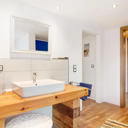 Schoenfeld Apartment *